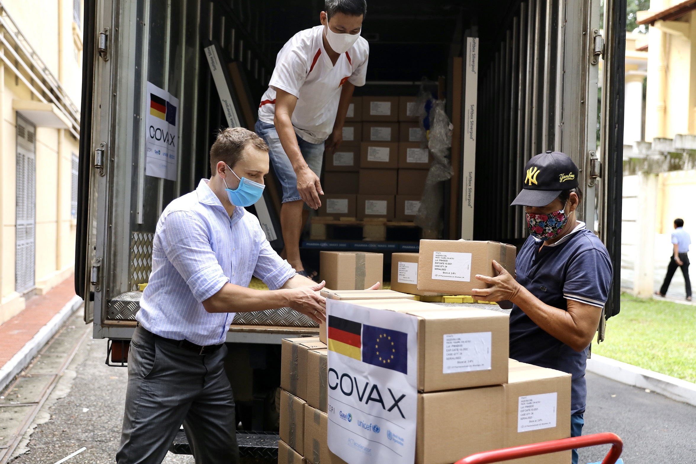 Germany supports Vietnam with 852,480 doses of AstraZeneca vaccine